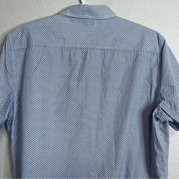 Saks Fifth Avenue Short Sleeve Button Down Men's Blue & White Patterned Shirt XL - Picture 7 of 13